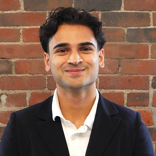 Aum Purohit headshot